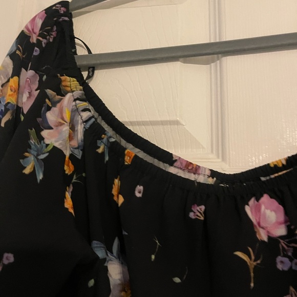 Off the shoulder Bell sleeve City Chic floral Romper/playsuit - Picture 6 of 6